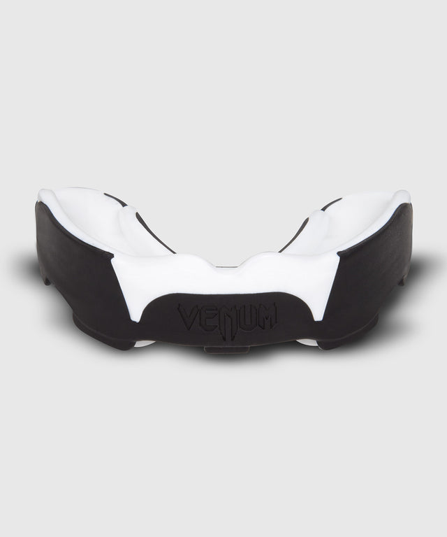 Protector bucal Venum Predator – Negro/Blanco